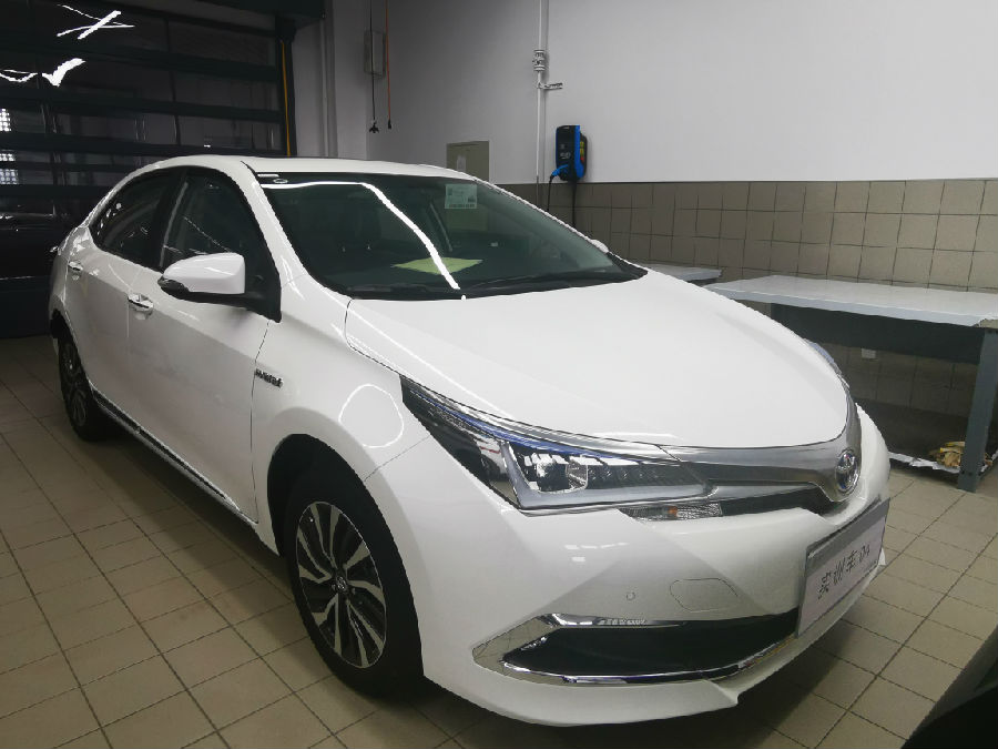 丰田卡罗拉混合动力汽车.jpg